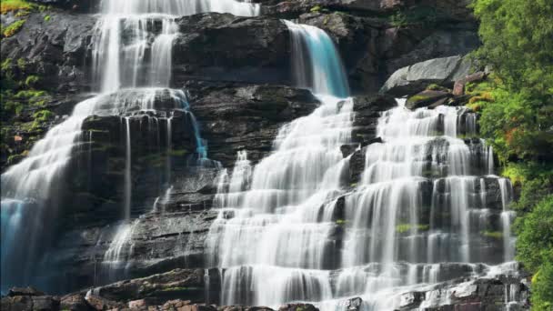 挪威Voss附近美丽的Tvindefossen瀑布的长期曝光镜头 高质量的4K镜头 — 图库视频影像