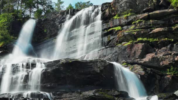 Long Exposure Shot Beautiful Tvindefossen Waterfall Voss Norway High Quality — Vídeos de Stock