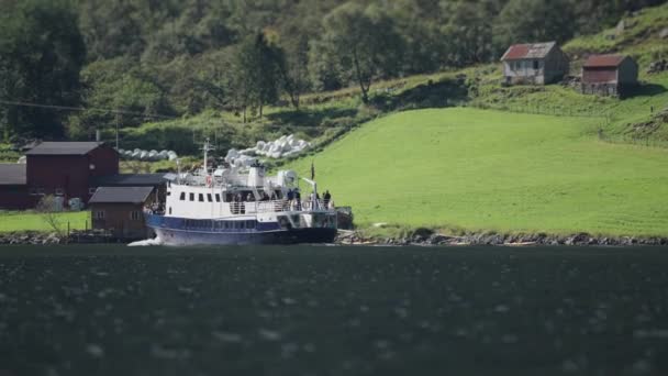 Atilt Shift Video Passenger Ferry Crossing Naeroy Fjord Passengers Crowd — Video Stock