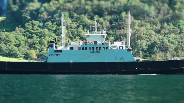 Atilt Shift Video Passenger Ferry Crossing Naeroy Fjord Passengers Crowd — Vídeo de Stock