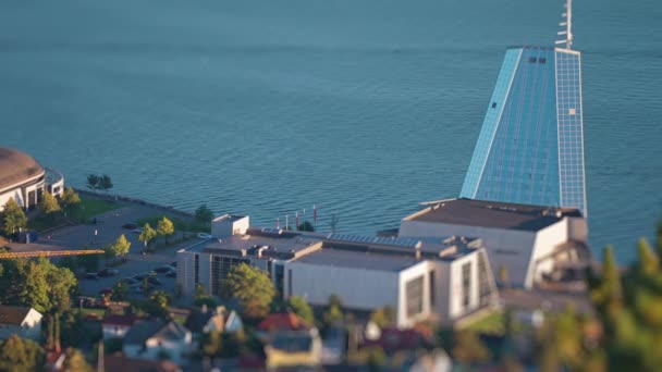 Vista Aérea Del Distrito Portuario Miniaturizado Molde Prominente Hotel Escandinavo — Vídeos de Stock