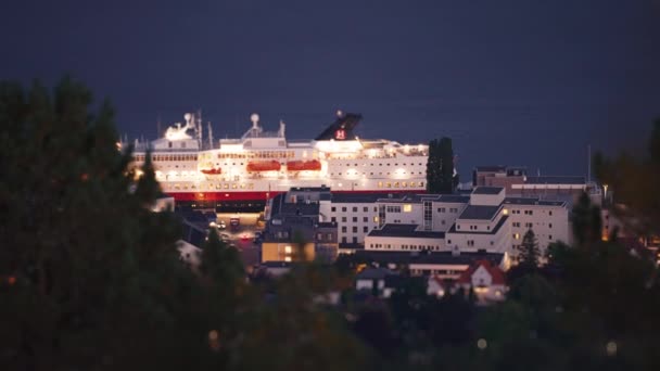 Cruise Liner Departing Port Molde Night Tilt Shift High Quality — Vídeo de stock