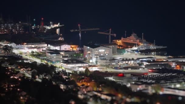 Brightly Lit Molde Port Downtown Night Traffic Brightly Illuminated Streets — Video