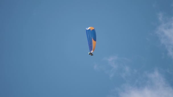 Paraglider Floats Sky Slow Motion Pan Follow High Quality Footage — Stockvideo