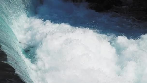 Повільний Рух Пострілу Прозорої Чистої Падаючої Води Крупним Планом Петля — стокове відео