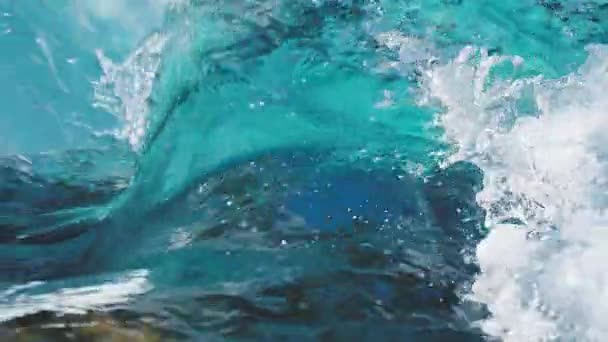 Zeitlupenaufnahme Des Schnell Fließenden Sauberen Wirbelnden Wilden Wassers Nahaufnahme Schleife — Stockvideo
