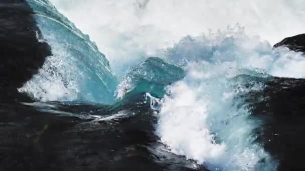 Zpomalený Záběr Divoké Horské Řeky Detailní Záběr Loop Vysoce Kvalitní — Stock video