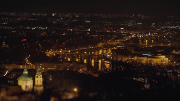 Vista Aérea Praga Noite Luzes Rua Escuras Cais Tráfego Nas — Vídeo de Stock