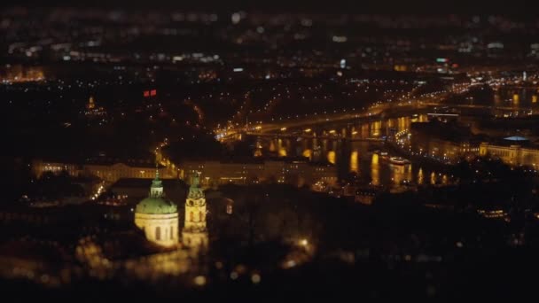 Vista Aérea Praga Noite Luzes Rua Escuras Cais Tráfego Nas — Vídeo de Stock