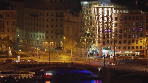 Una Vista Miniaturizada Famosa Casa Del Baile Praga Por Noche — Vídeo de stock
