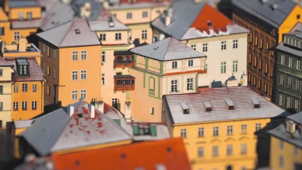 Casas Coloridas Nas Ruas Praga Neve Fresca Nos Telhados Vista — Vídeo de Stock