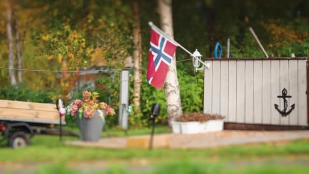 海のシンボル ノルウェーの旗で飾られたきれいなテラス 予告編が背景にあります スローモーション パンを残しました 高品質4K映像 — ストック動画