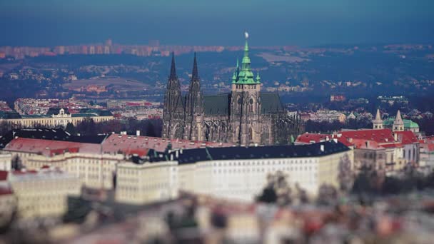 Αεροφωτογραφία Του Miniatized Πράγα Παλιά Πόλη Του Αγίου Βίτου Καθεδρικό — Αρχείο Βίντεο