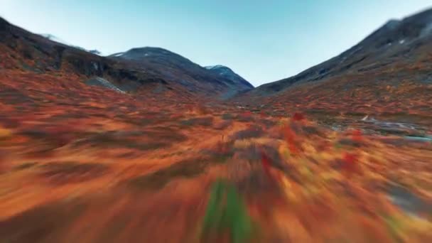 Zažijte Krásu Norského Podzimního Údolí Shora Majestátními Horami Klikatými Řekami — Stock video
