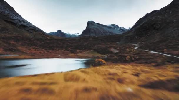Norveç Sonbahar Vadisinin Güzelliğini Turuncu Sarı Kırmızı Renklerin Çarpıcı Bir — Stok video