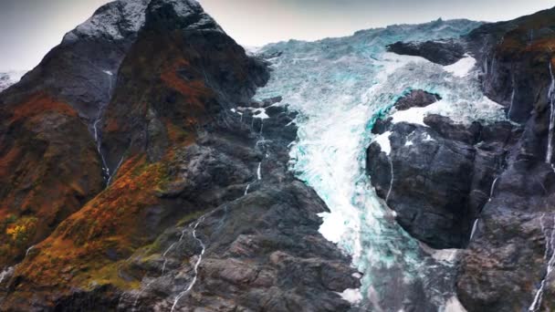 Boeiende Luchtbeelden Tonen Ongerepte Schoonheid Van Boyabreen Gletsjer Noorwegen Terwijl — Stockvideo