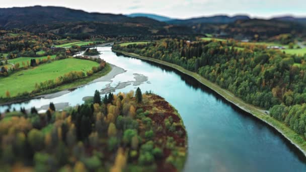 Szeroka Płytka Rzeka Namsen Meandruje Przez Szeroką Dolinę Widok Powietrza — Wideo stockowe