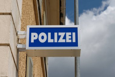 Treuchtlingen, Bavyera, Almanya 'da polislerin üzerinde hava güzel. Polis - çeviri: polis