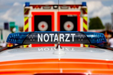 Almanya, Bavyera, Treuchtlingen 'de bir Alman acil tıbbi aracı. Notarzt çeviri: Acil servis doktoru