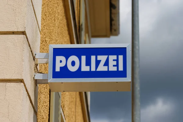 Dunkle Wolken Über Einer Polizeiwache Bayerischen Treuchtlingen Polizei Übersetzung Polizei — Stockfoto