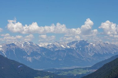 Stubaital, Avusturya 'daki dağ manzarası. Metin için boşluk ile.