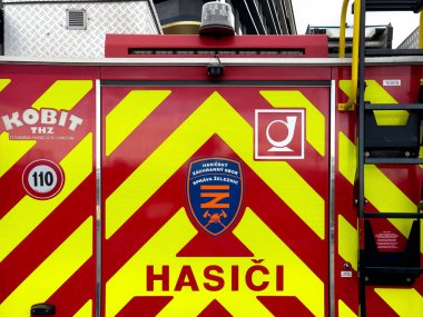 Prag ateş böceği kamyonu Prag 'da, kırmızı ve sarı