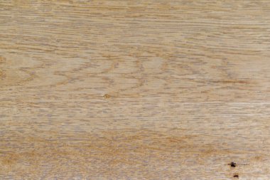 Yatay çizgileri ve çerçeve boyunca ince renk varyasyonları olan doğal tonlanmış ahşap bir tahıl içerir..