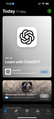 ChatGPT ve Savaş Çekici 40,000 içeren bir iPhone Uygulama Mağazası arayüzünün ekran görüntüsü: Taktik uygulamaları.