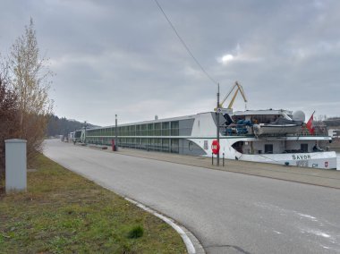 Nuremberg Limanı 024 Aralık 14: Uzun, beyaz bir nehir yolcu gemisi olan 