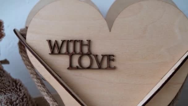 Kształt Serca Drewna Napisem Miłości Wysokiej Jakości Materiał — Wideo stockowe