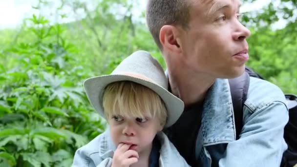 Close Dari Ayah Dengan Anak Kecil Alam Rekaman Berkualitas Tinggi — Stok Video