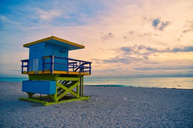 Miami Sahil Cankurtaranı Florida güneşinde dur