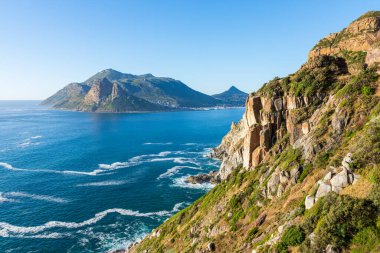 Chapman 's Peak Drive, Cape Town, Güney Afrika' dan Hout Körfezi kıyı manzarası