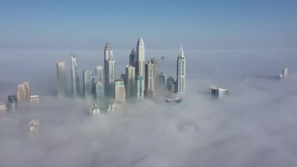 Dubai Ciudad Bajo Una Lata Niebla Pesada Vista Aérea Revela — Vídeos de Stock