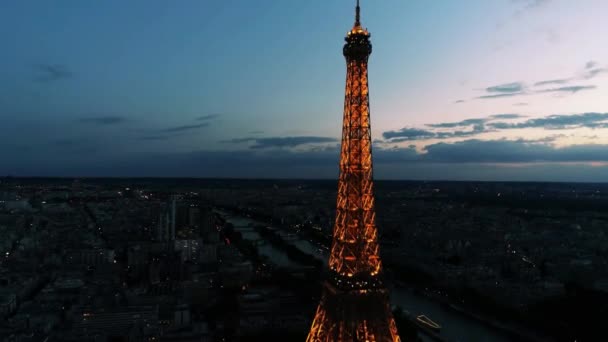 フランス パリのエッフェル塔の頭の夜景 — ストック動画