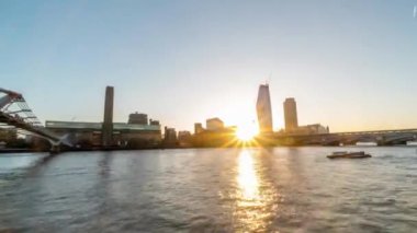 Beautiful Time lapse footage of the famous Thames River of London at sunset time