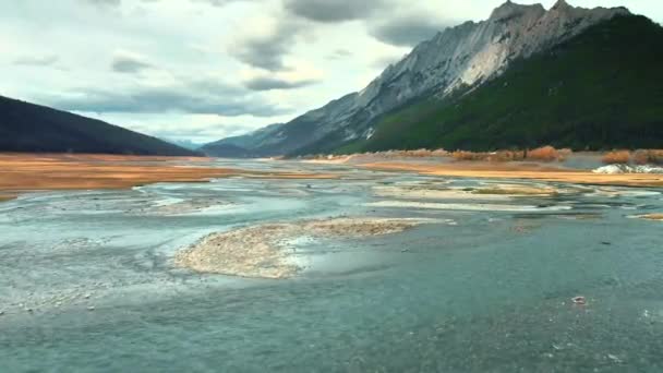 カナダのジャスパー国立公園のドローン映像 — ストック動画