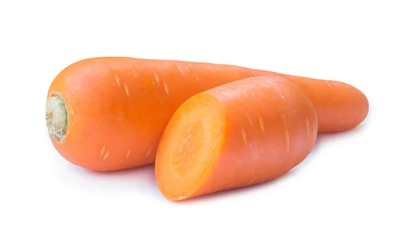 全鲜橙胡萝卜 一半在白色背景下与切碎路径分离 — 图库照片