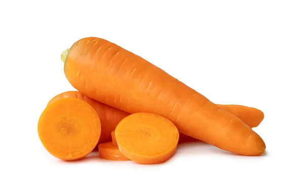 Dos Zanahorias Naranjas Frescas Con Rodajas Pila Aíslan Sobre Fondo — Foto de Stock