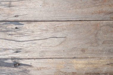 Arka planda yatay çizgili kırık eski gri ahşap doku kullanılır. doku.