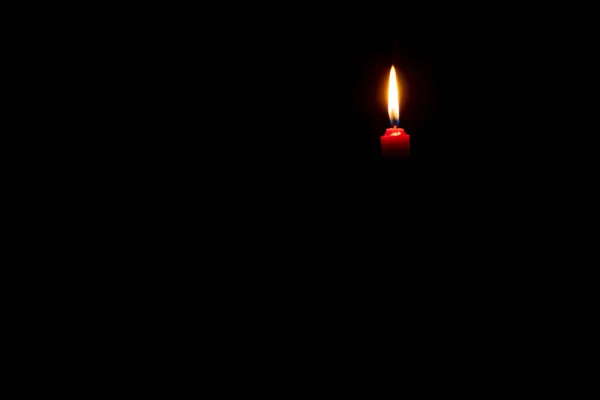 Ενιαία Καύση Κερί Φλόγα Φως Λάμπει Ένα Μικρό Κόκκινο Κερί — Φωτογραφία Αρχείου