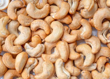 Lezzetli kavrulmuş kahverengi kaju fıstığı çerez arkaplan dokusu olarak kullanılır.