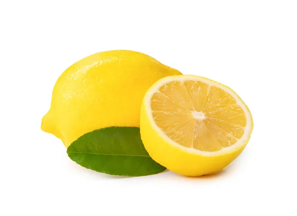 Einzelne Ganz Frische Schöne Gelbe Zitronen Mit Hälfte Und Blättern lizenzfreie Stockbilder