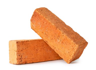 Kırık eski kırmızı ya da turuncu tuğlalar üst üste ya da çapraz biçimde beyaz arkaplanda kırpma yolu ile izole edilir.