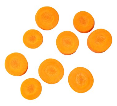 Sette güzel turuncu havuç dilimlerinin üst görüntüsü kırpma yolu ile beyaz arkaplanda izole edilmiştir..