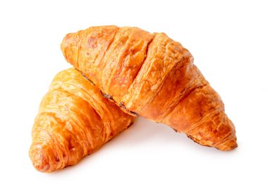 İki parça kruvasan beyaz arka planda kırpma yolu ile izole edilir.