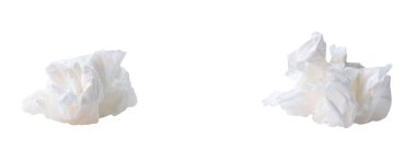 Tuvalette ya da tuvalette kullanıldıktan sonra buruşmuş beyaz kağıt top seti beyaz arka planda kırpma yolu ile izole edilir.