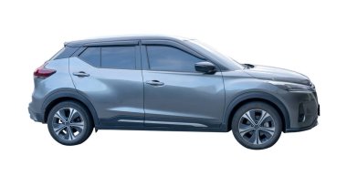 Koyu gri hatchback arabasının yan görüntüsü kırpma yolu ile beyaz arka planda izole edilmiştir..