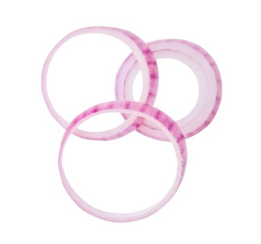 Üst görünüm kırmızı ya da mor soğan dilimleri veya yığın içindeki soğan halkaları kırpma yolu ile beyaz arkaplanda izole edilir.