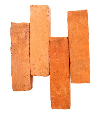 Eski turuncu veya kırmızı tuğlaların üst görünümü kırpma yolu ile beyaz arkaplanda izole edilir.